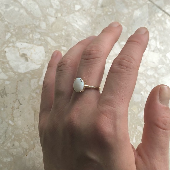 Vintage Opal Oval Yellow Gold Claw Ring - Picture 3 of 12